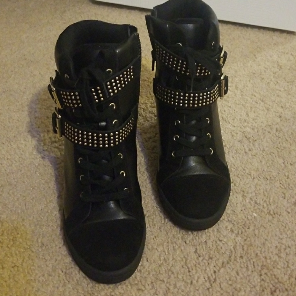 Aldo size 8 wedge heel